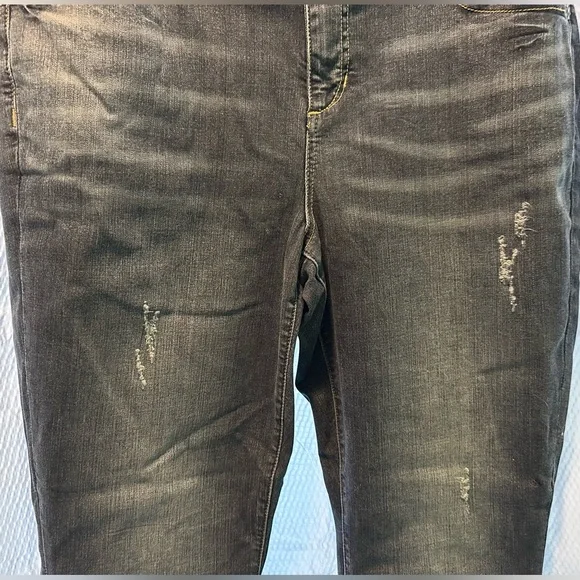 NWT Lysee distressed jeans size 2X curvy - Picture 4 of 14